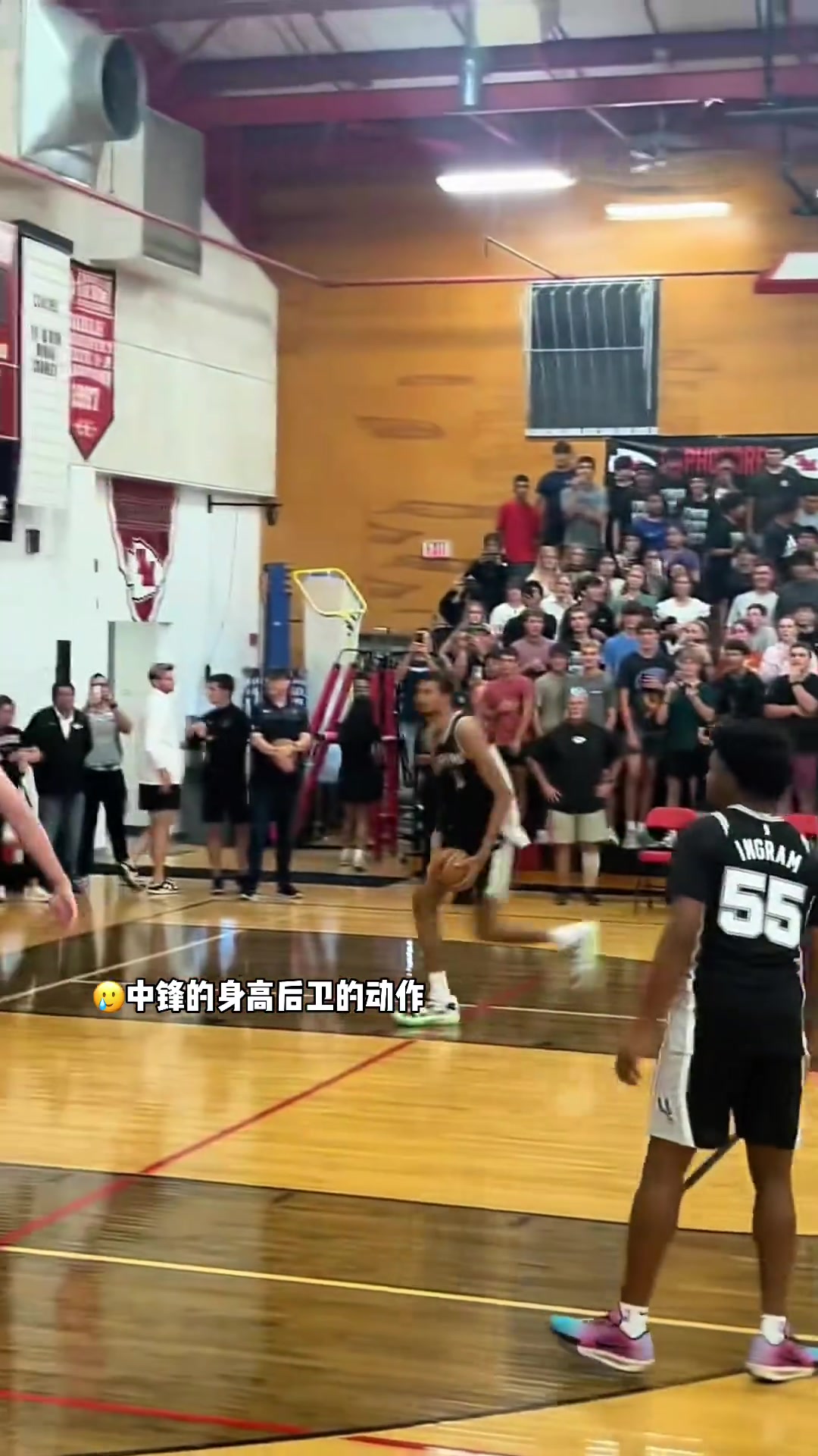 邓肯微微一笑超模文班亚马轻松上演胯下大风车暴扣 邓肯微微一笑超模文班亚马轻松上演胯下大风车暴扣